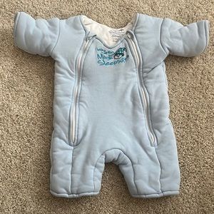 In great condition, Magical Merlin’s sleep suit for 3-6 months. 12-16 pounds
